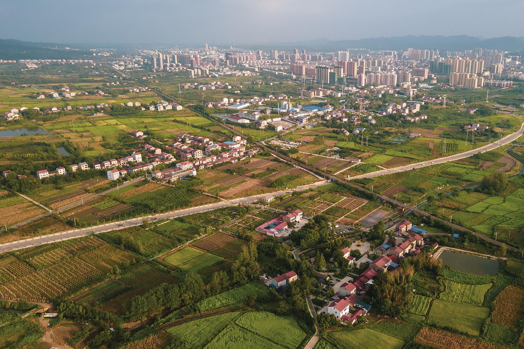 湖南秘境:回龙山的无尽魅力 湖南宁乡市的回龙山,是一处令人惊叹的