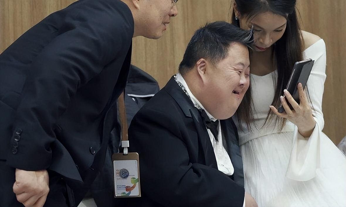舟舟,从"天才指挥家"到平淡生活的真实故事 身为唐氏儿的舟舟,智力