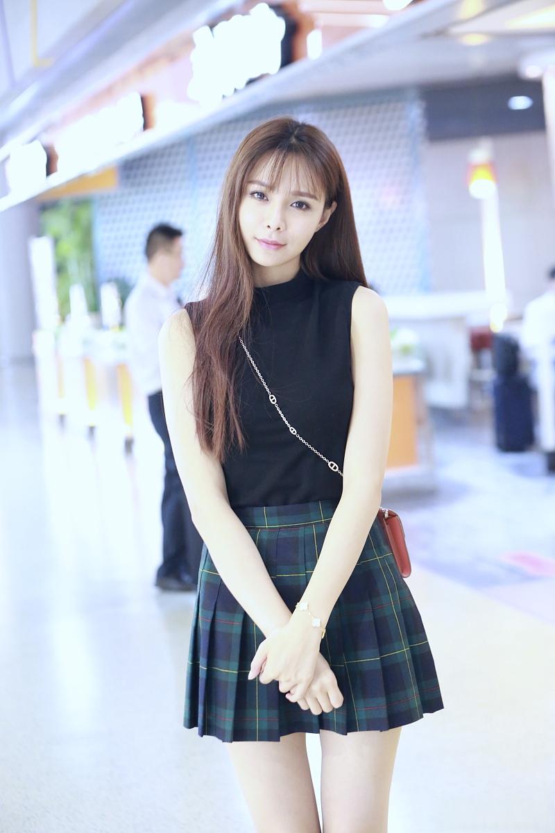 沈梦辰:娱乐圈璀璨之星 沈梦辰,中国内地娱乐圈的一颗璀璨之星,她不仅