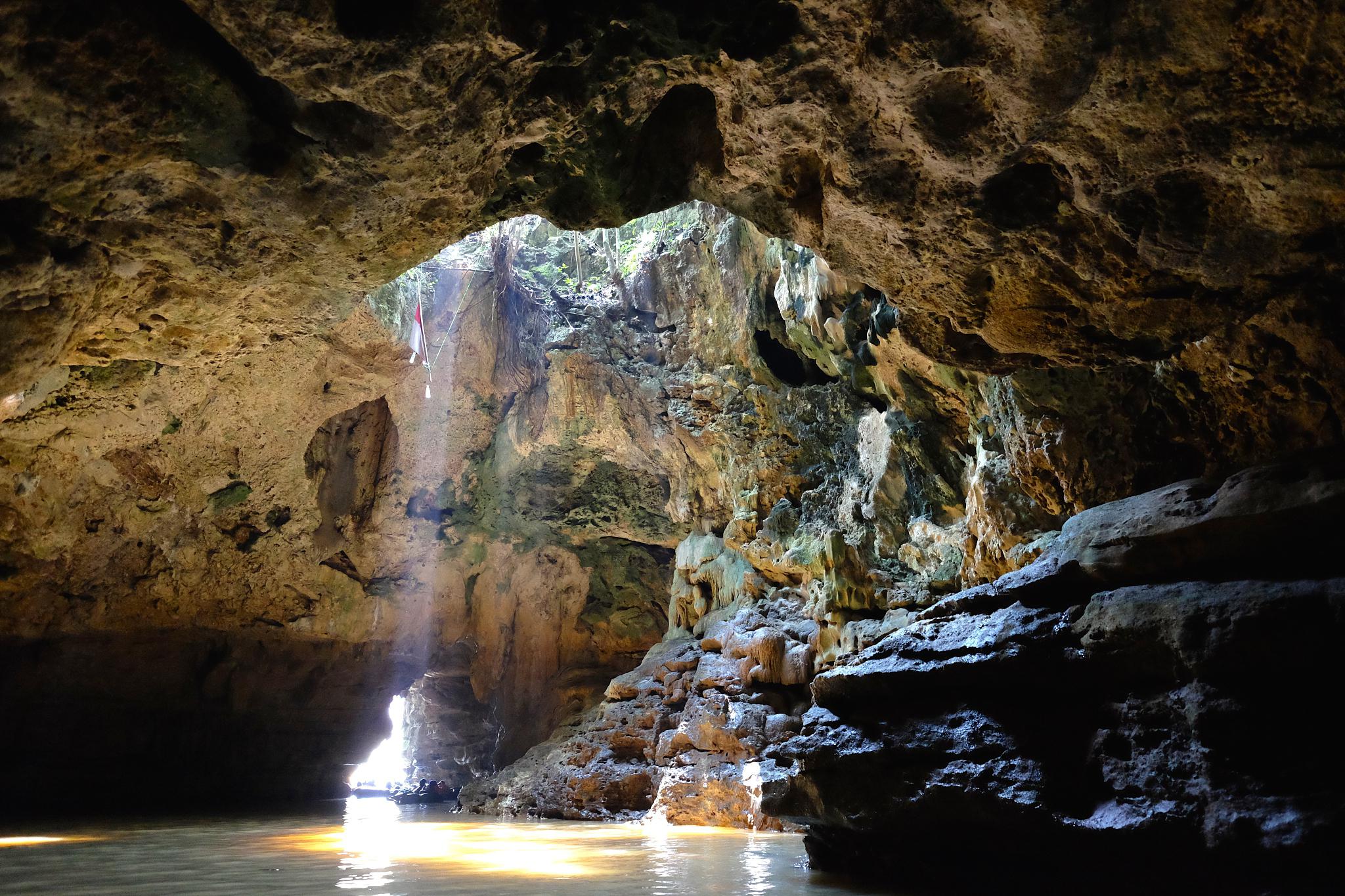 这里,辽宁的神秘水洞等待你的探索.这不仅是自然奇观,更是历史的见证