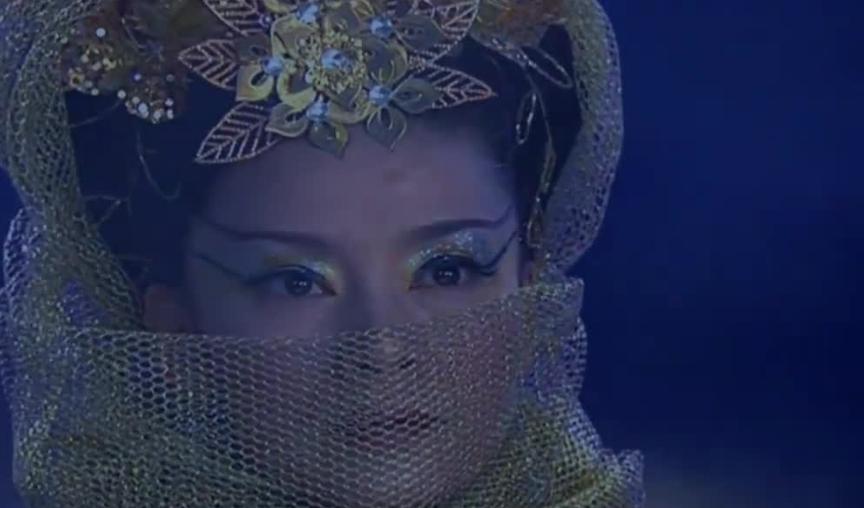 阴蚀王与王母:情感与责任的交织 阴蚀王在火种计划中,对红儿和橙儿