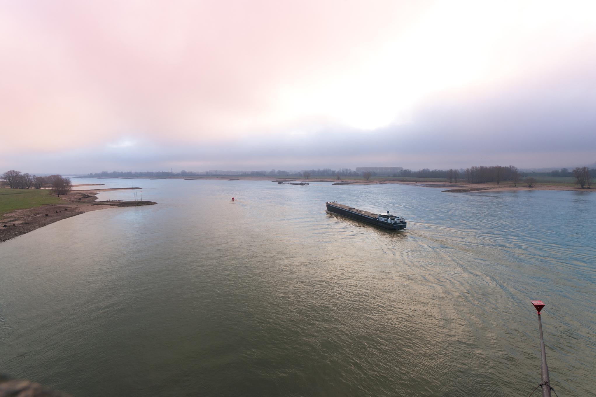 鄱阳:一颗璀璨的明珠 鄱阳,这座位于江西省的县级市,以其丰富的自然和