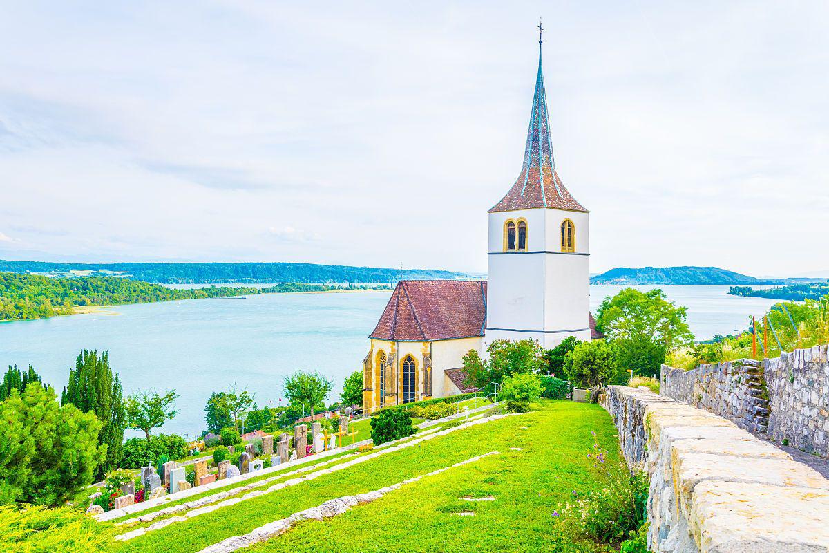 爱尔兰:自然美景的集大成者 爱尔兰,欧洲西部的瑰宝,坐拥大西洋的浩渺