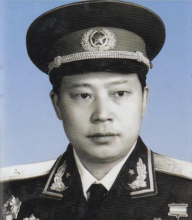 龙飞虎:守护周总理11年 龙飞虎,一个在历史长河中熠熠生辉的名字