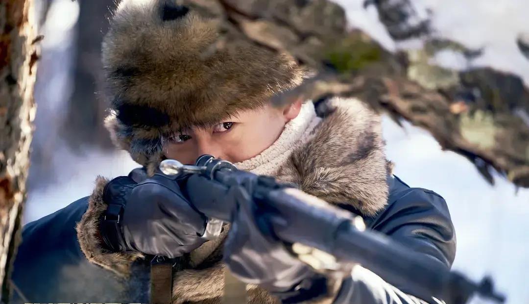 《战地枪王》:一个顽劣大少爷的爱国故事 《战地枪王》是一部抗日爱情