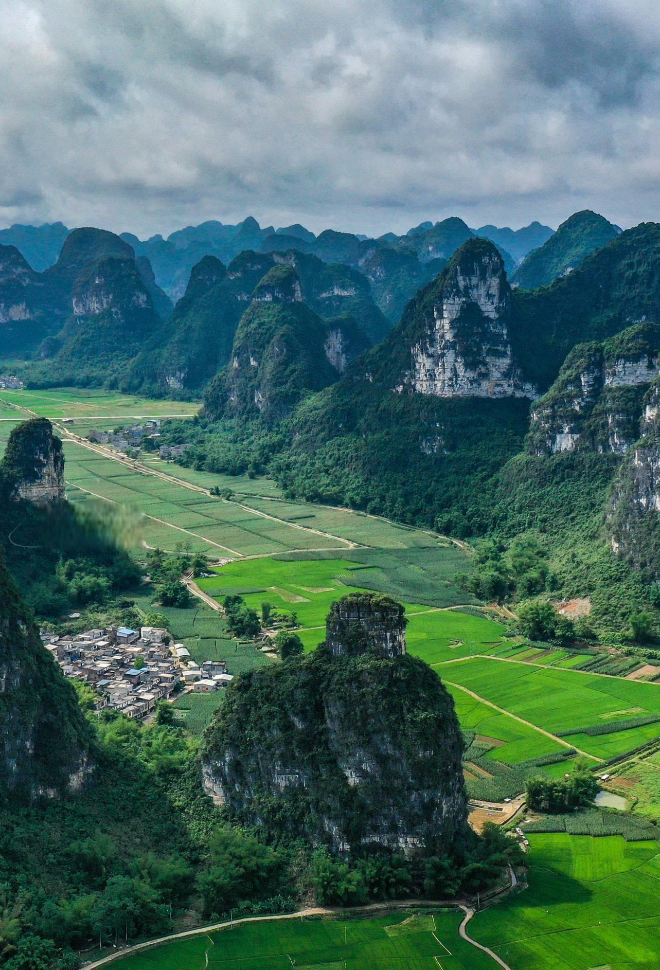 亚洲之巅,世界第四大跨国瀑布 德天瀑布,位于广西崇左的中越边境,是