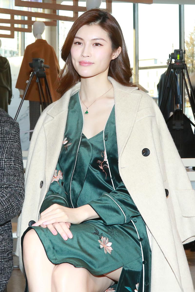 何穗:国际超模的辉煌成就与深厚公益情怀 何穗,34岁的中国超模代表