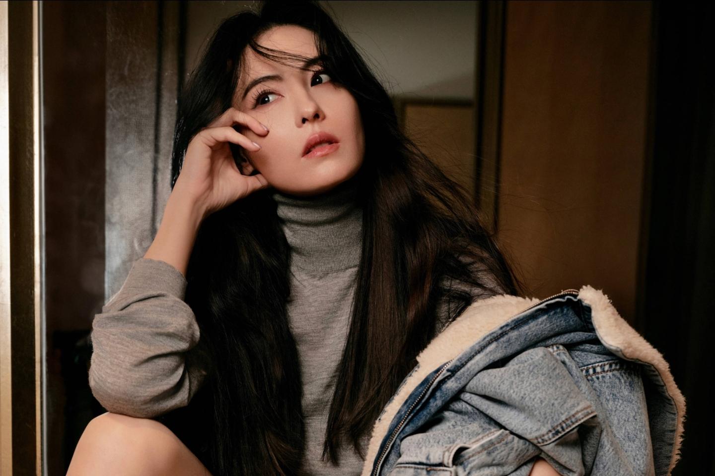 张柏芝被困电梯 女演员张柏芝在前往内地杭州直播带货的时候,遭遇了