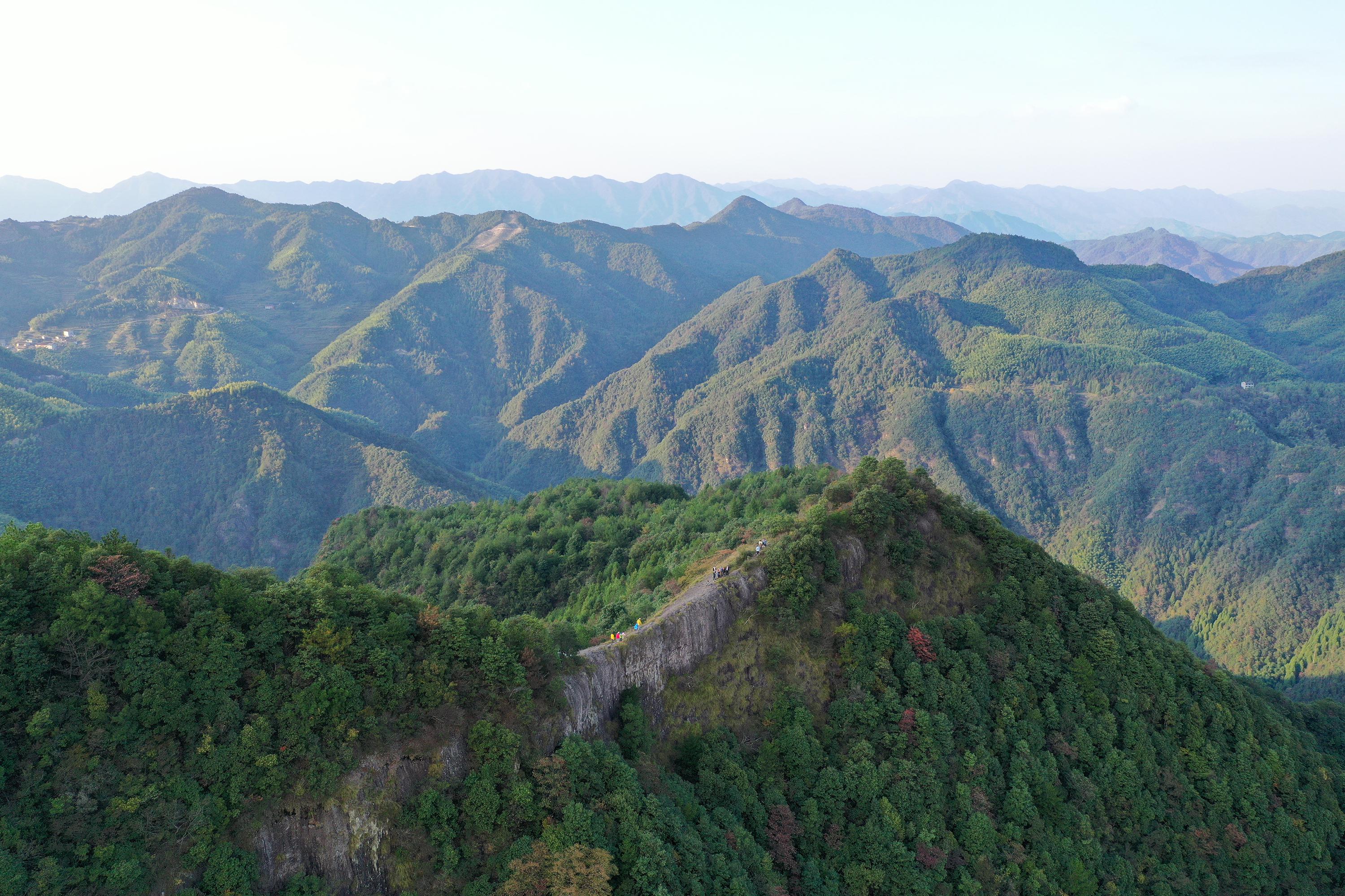浙江金华磐安悬崖村:人间仙境 浙江金华磐安的悬崖村,隐藏在大山深处
