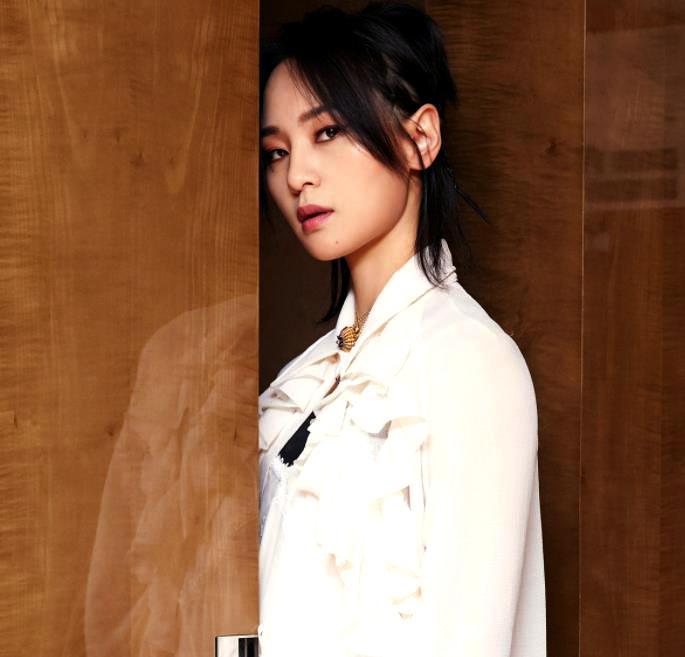 超女周笔畅:音乐之路与自由之魂 38岁的周笔畅,那位曾以音乐才华征服