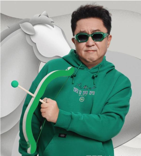 于谦的"大谦世界"联名服装 于谦是德云社的老员工,与郭德纲合作了二十
