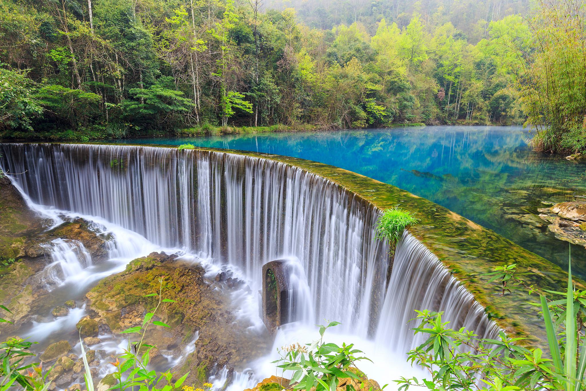 自然与人文的绝美融合 荔波大小七孔风景区位于贵州省黔南布依族苗族