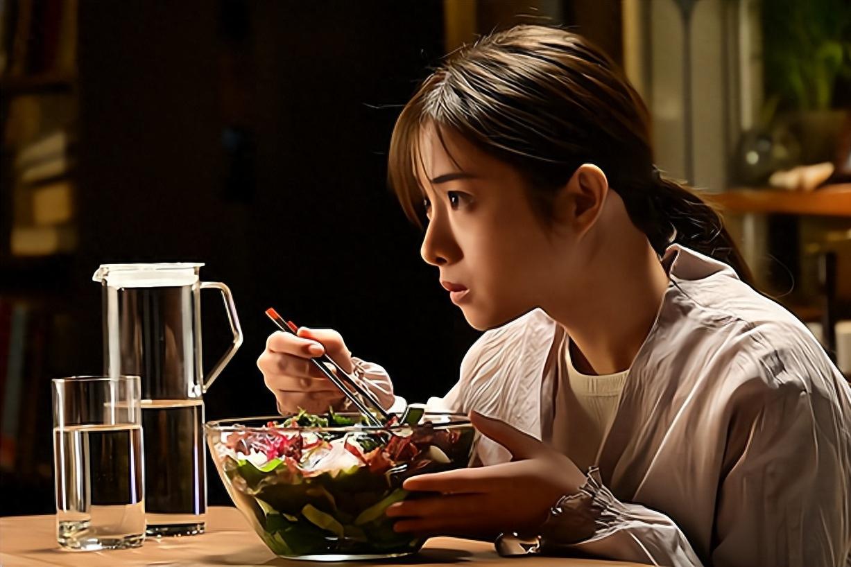 付出终有回报:女婿的善良赢得老人的心 女婿在王娜住院时忙前忙后