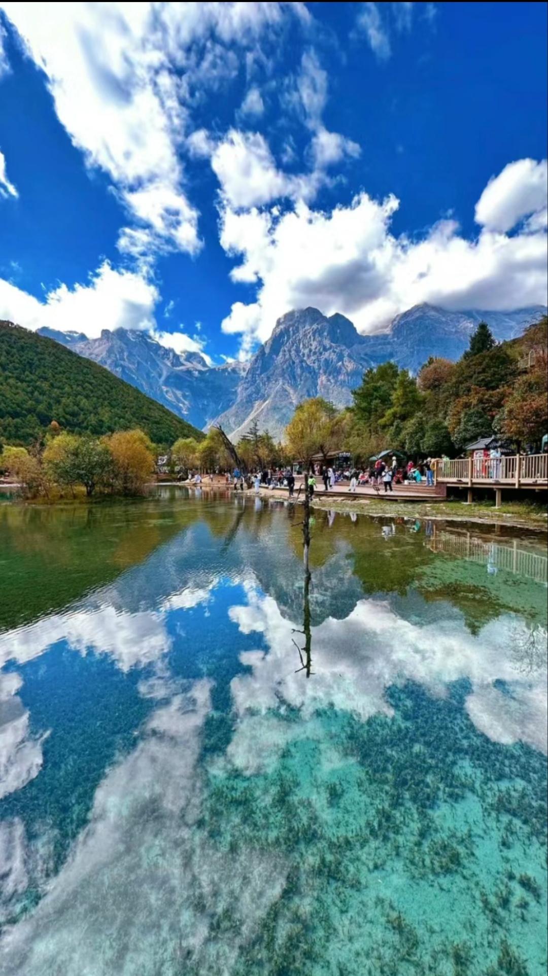 蓝月谷:一片被大自然精心雕琢的静谧之地 走进蓝月谷,仿佛踏入了一片