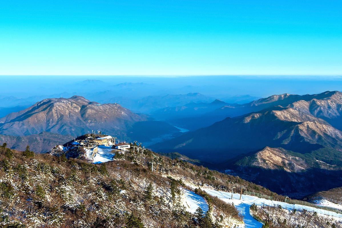 西岭雪山:探索中国西部的壮丽奇景 西岭雪山,海拔5364米,位于邛崃山脉