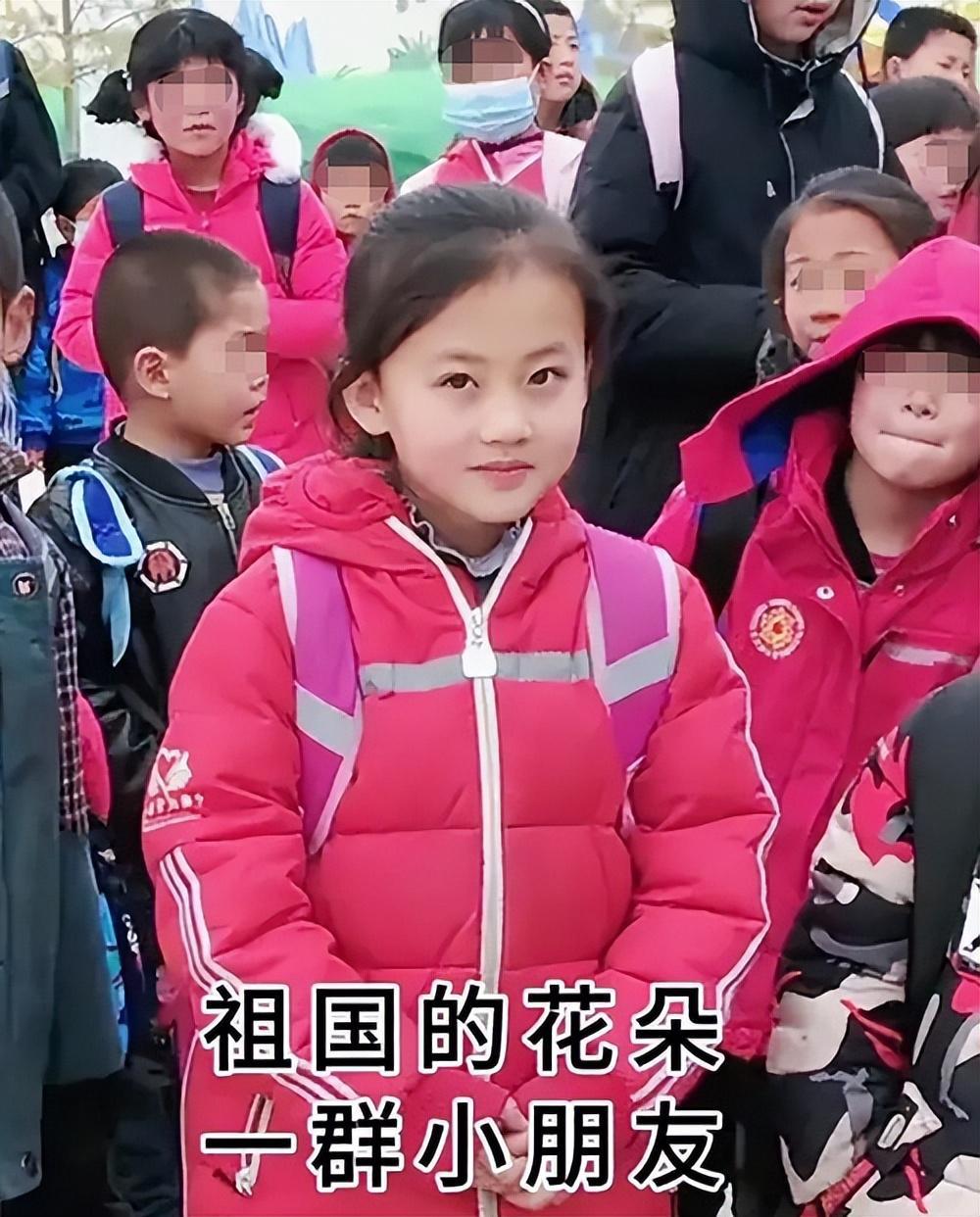 七岁网红女孩铁嘉欣:纯真笑容点亮贫困乡村 七岁女孩铁嘉欣的微笑