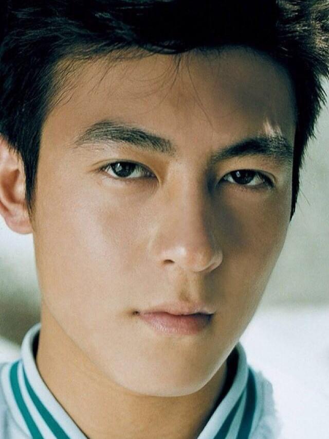 陈冠希:重回巅峰的勇敢与坚持 陈冠希,昔日的巨星,在经历了艳照风波后