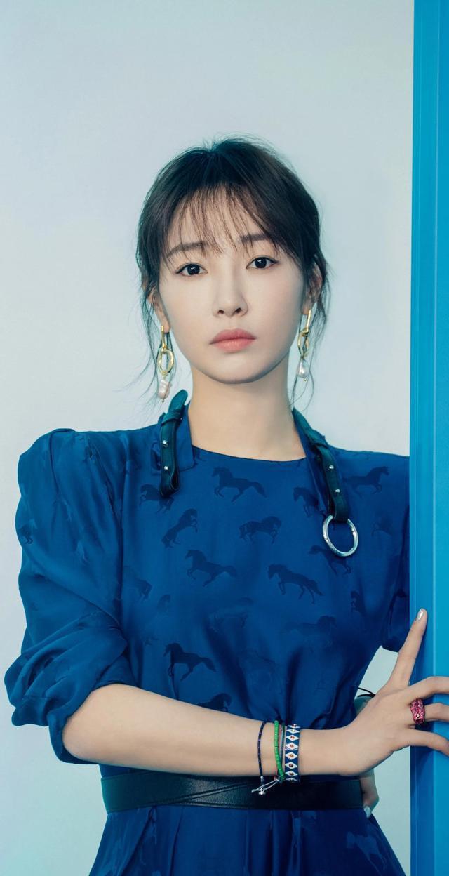 白百何张馨予:演艺圈的现实 白百何因为丈夫陈羽凡的出轨事件,名誉和