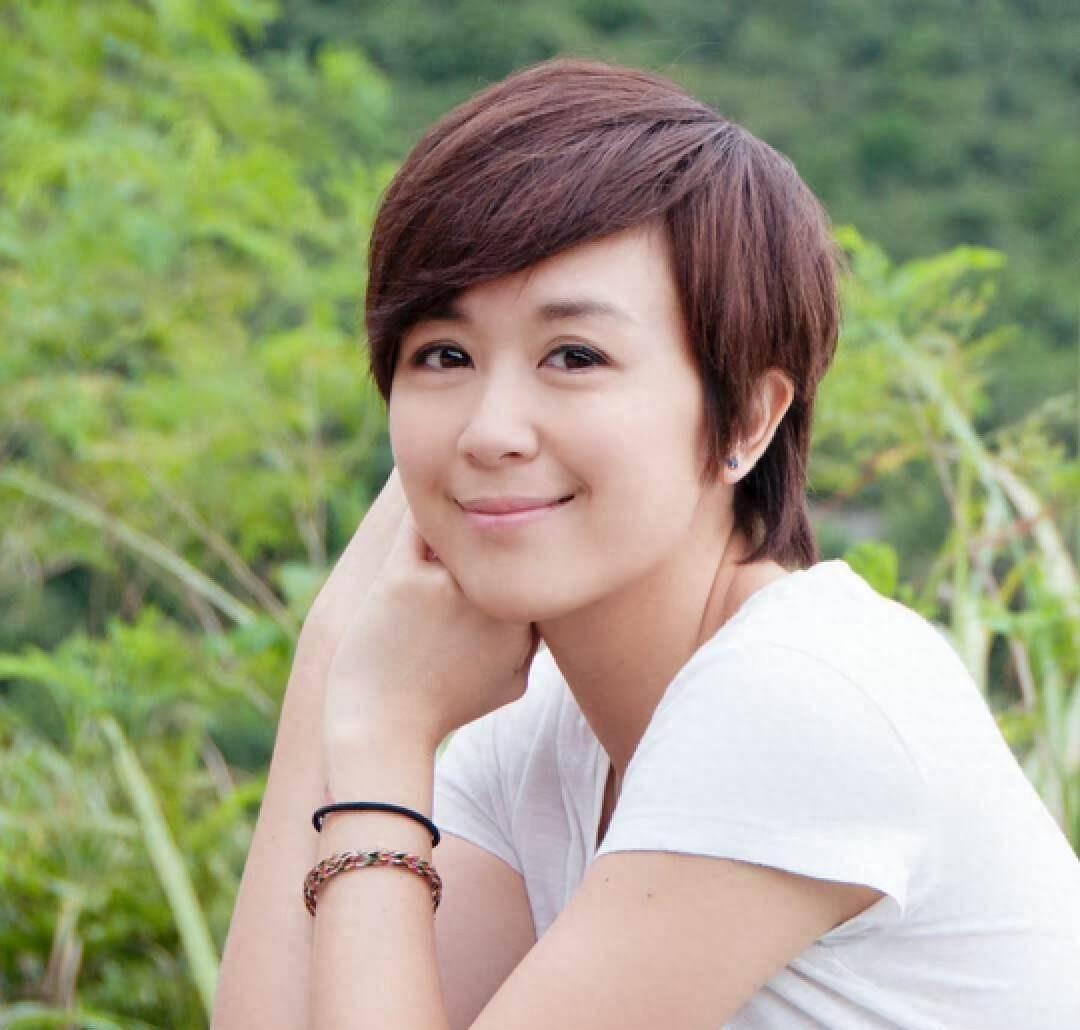 tvb前女星唐宁近况大揭秘:金发造型引发热议,失婚后的勇敢新生 近期