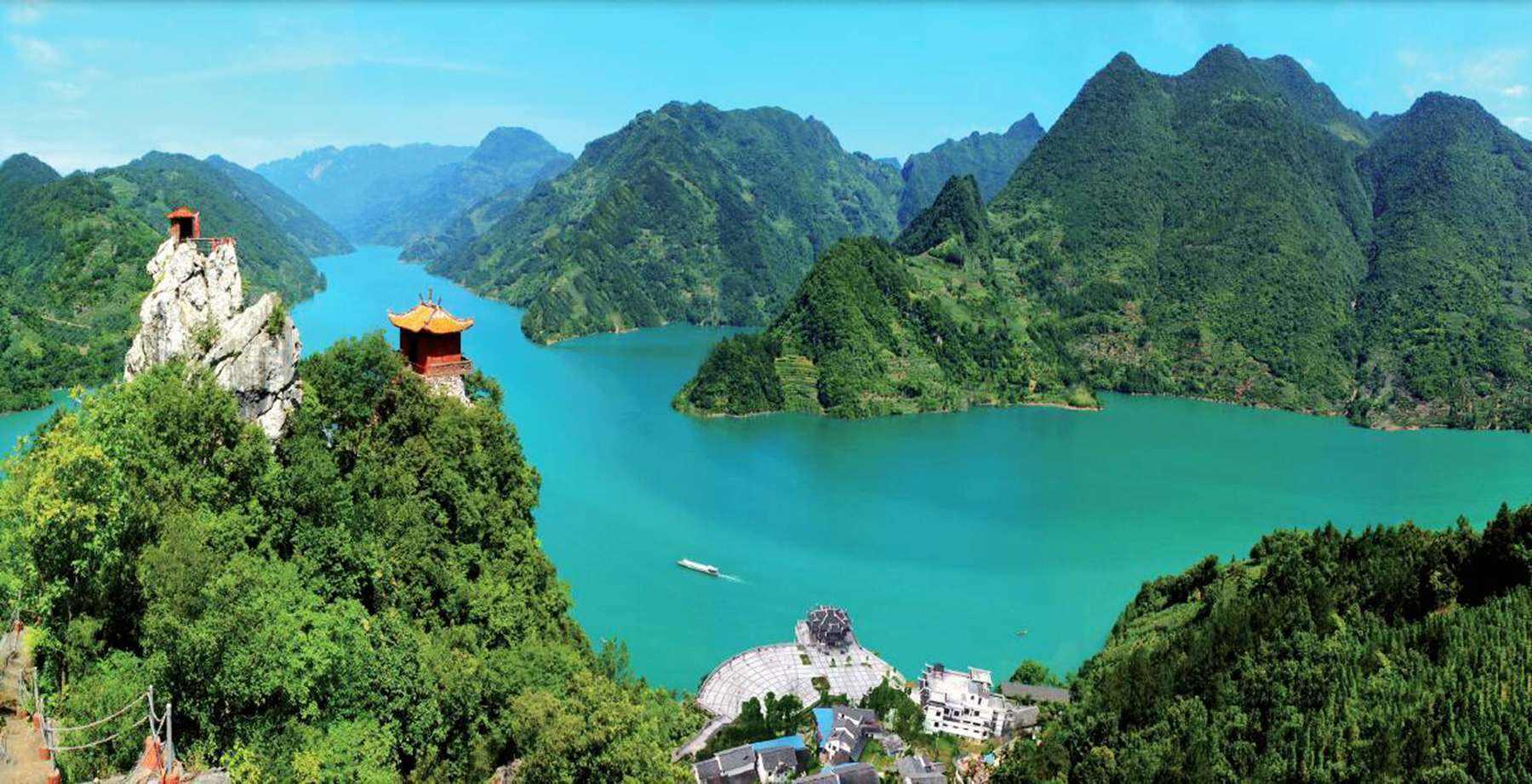 清江画廊风景区 清江画廊风景区位于湖北省宜昌市长阳土家族自治县的