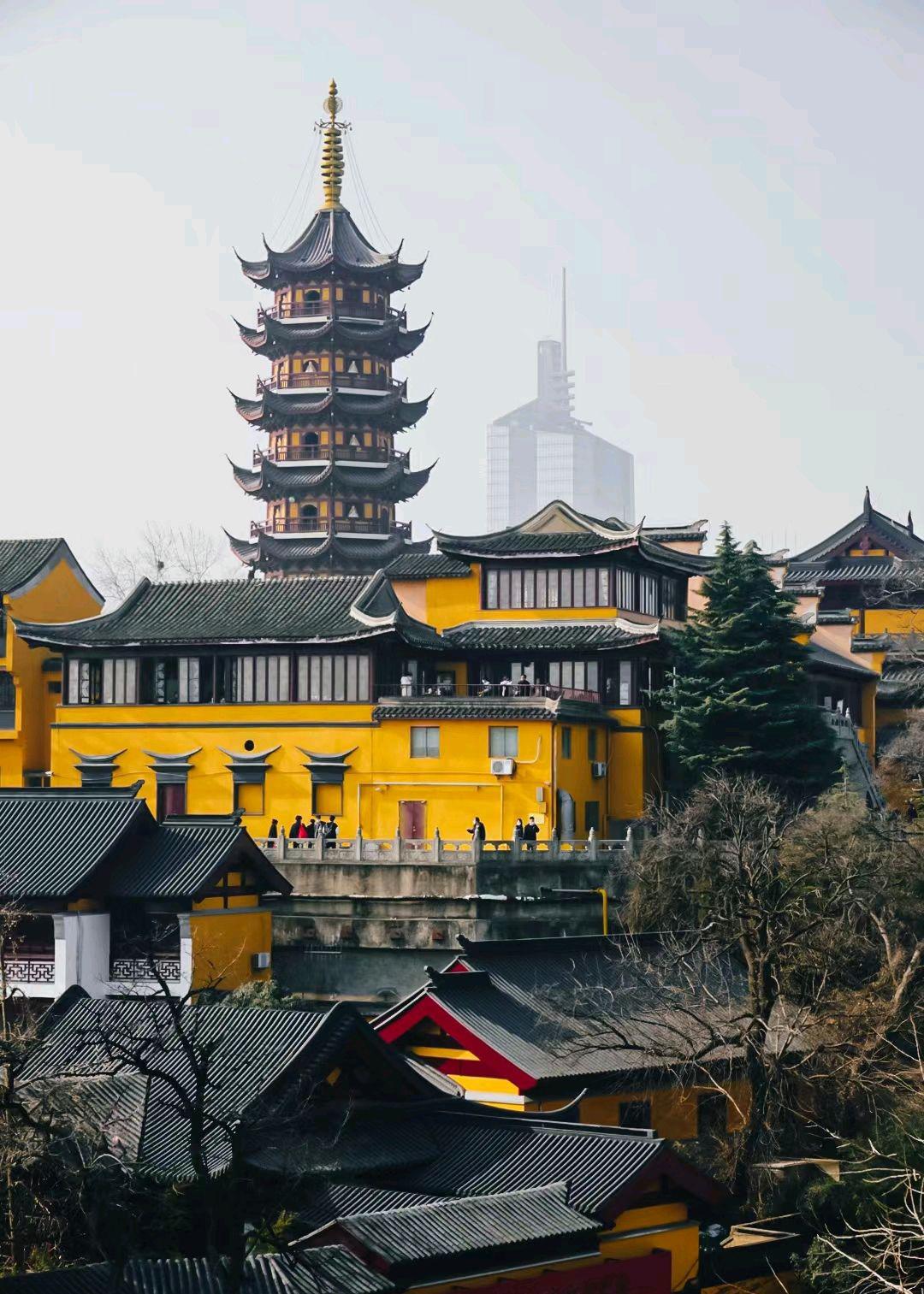 南京古鸡鸣寺:千年佛教圣地 南京古鸡鸣寺,这座有着千年历史的佛教