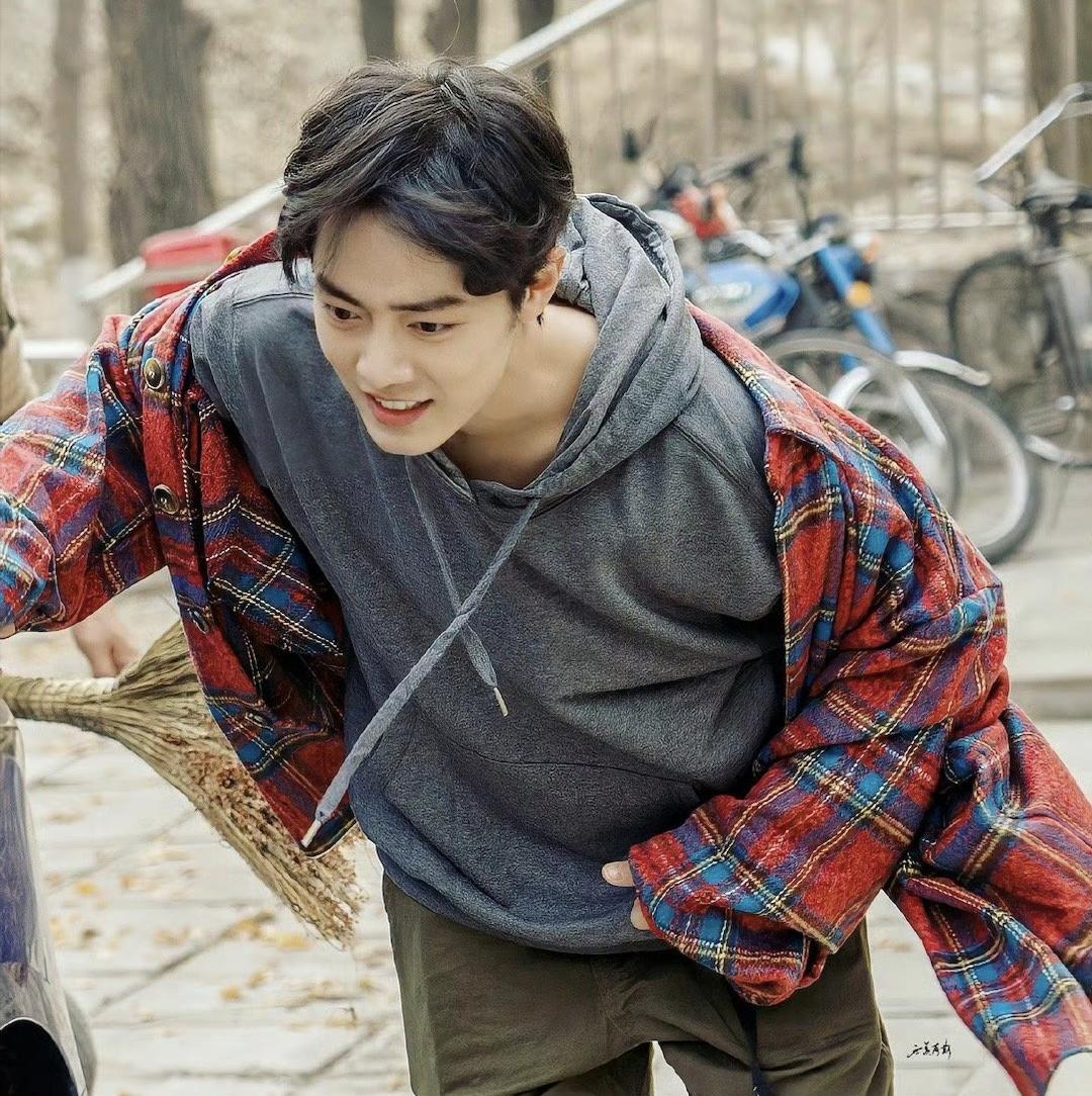 肖战演绎北京小爷与外卖小哥,角色切换自如 肖战在《家规》和《买耳朵