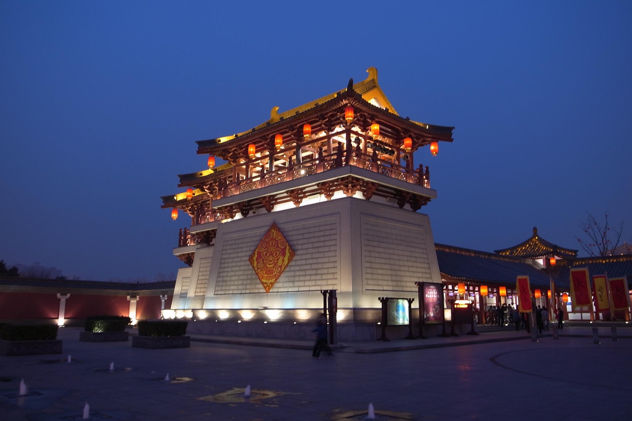 跟随我们的脚步,一起领略郑州的古韵,品味地道美食,让心灵沉浸在这座