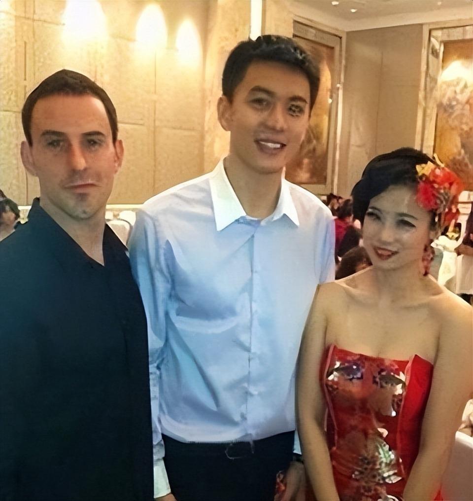 杨鸣宣布离婚 辽宁男篮前教练杨鸣与妻子唐佳良宣布离婚,10年的婚姻