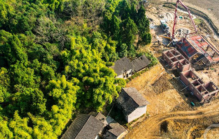 天池坝露营基地:户外运动与休闲天堂 在垫江县澄溪镇双桂村,有一片被