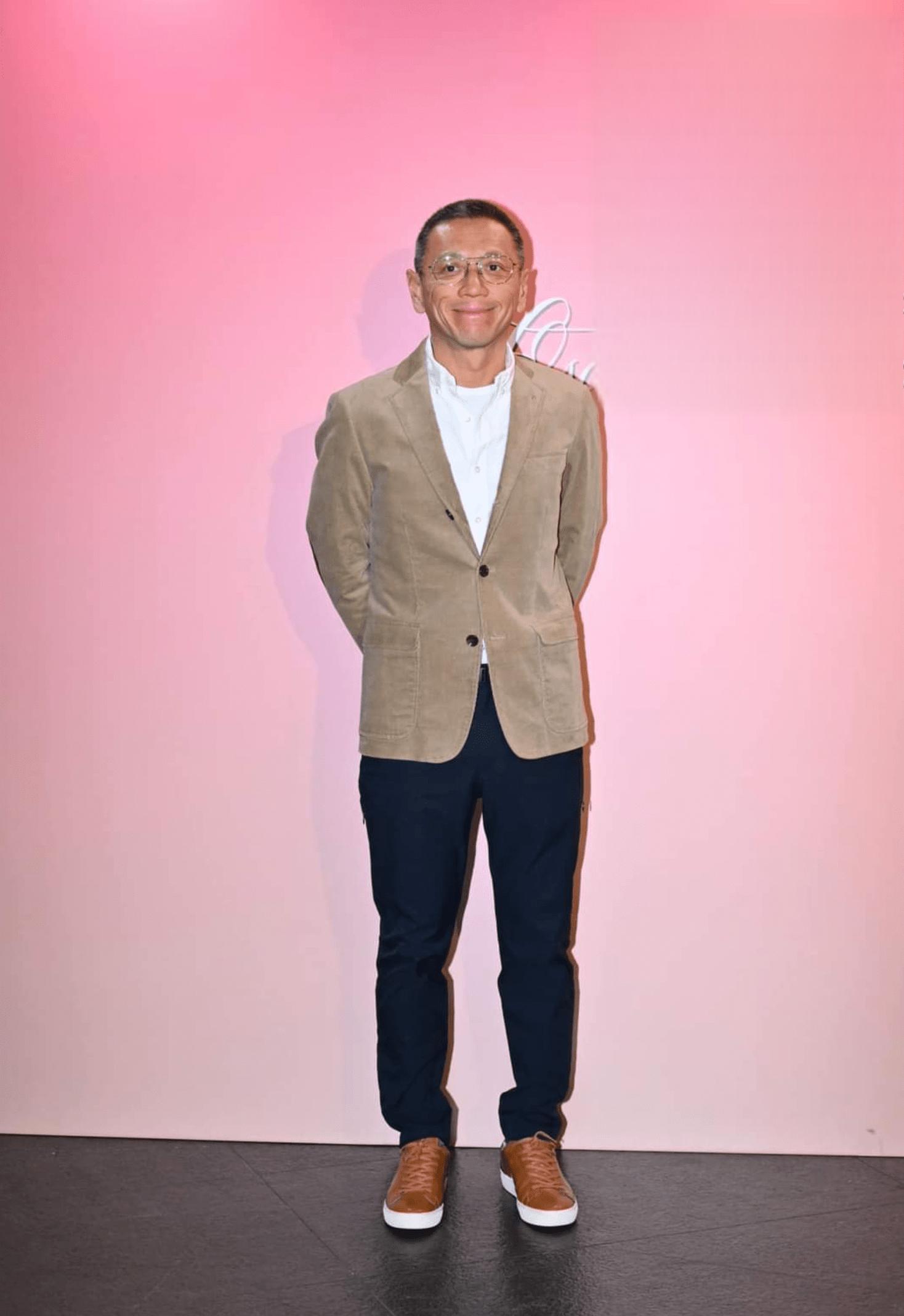 何超琼与杨其龙同台出席婚礼 何超琼和杨其龙在香港娱乐圈的独子