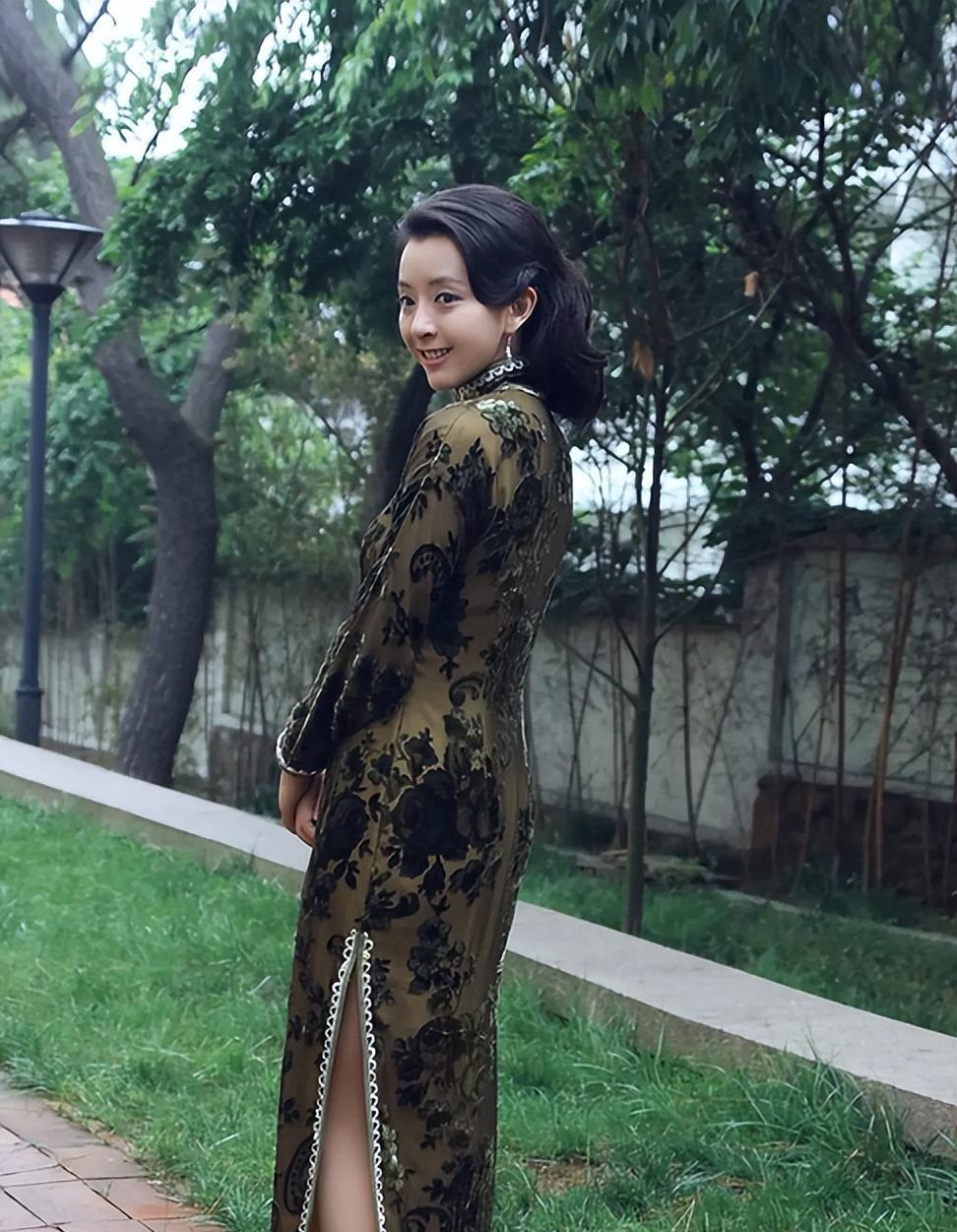 黄小蕾:逆境中成长,事业与家庭双丰收 演员黄小蕾的乐观生活态度令人