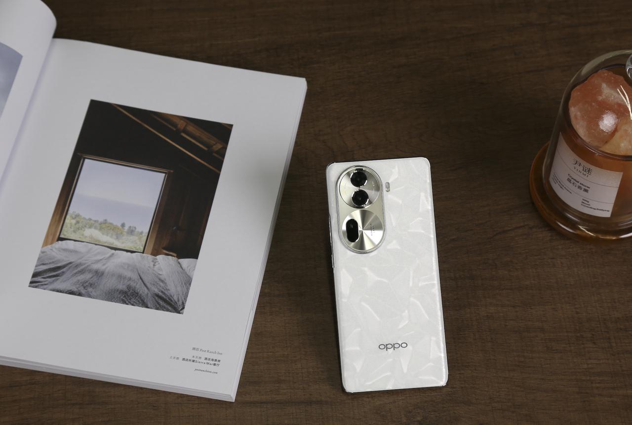 oppo reno11超级标准版:你的不二之选 新的一年即将到来,你是不是也想