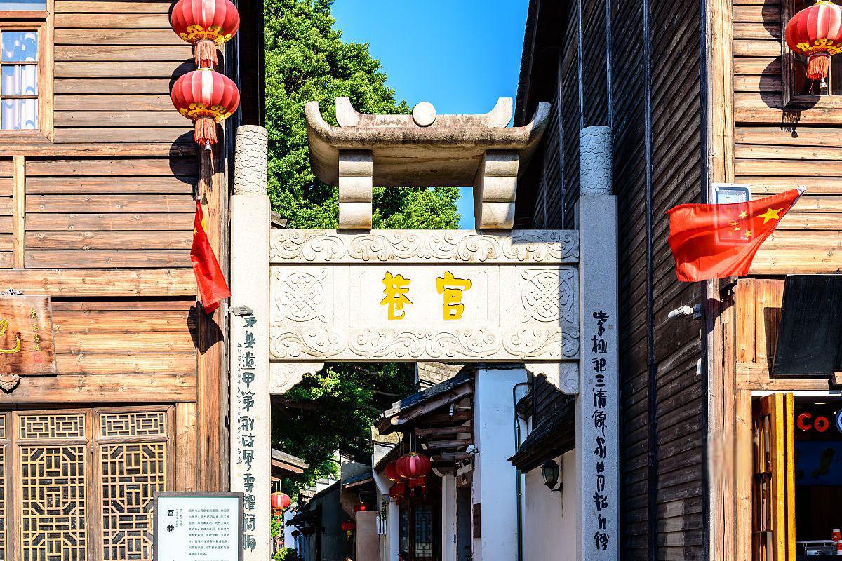 安仁古镇一日游:沉浸历史,品味美食 清晨的安仁古镇宁静祥和,让你沉浸