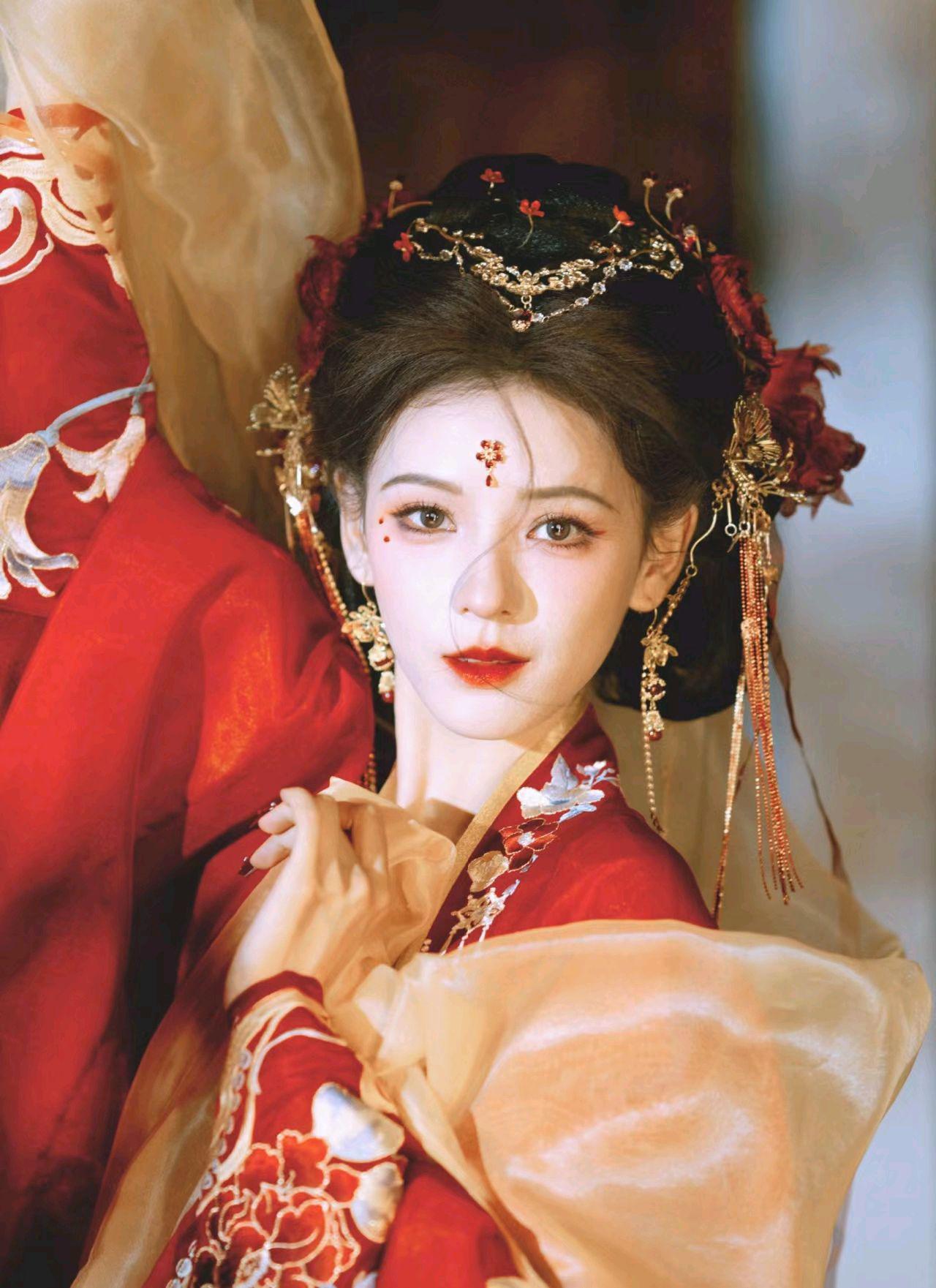 古装清冷美女们多演一些倾国倾城女主吧,张予曦清冷又精致,陈都灵面若