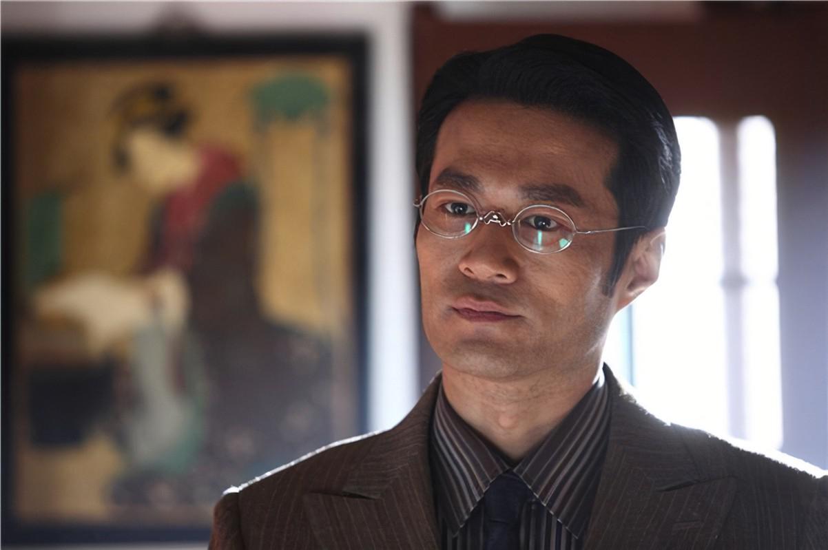 从半路出家到成名 谭凯是一位实力派演员,曾在《神话》中饰演西楚霸王
