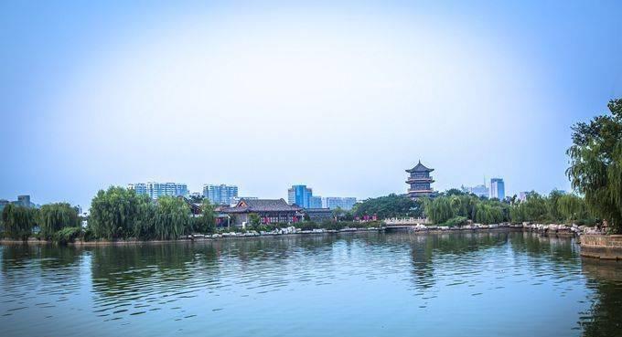 东昌湖:聊城人民的精神寄托 东昌湖是长江以北最大的人工湖,位于山东