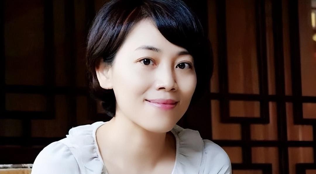 劳春燕:坚韧与幸福的交织,为梦想拼搏的央视女主播 央视女主播劳春燕