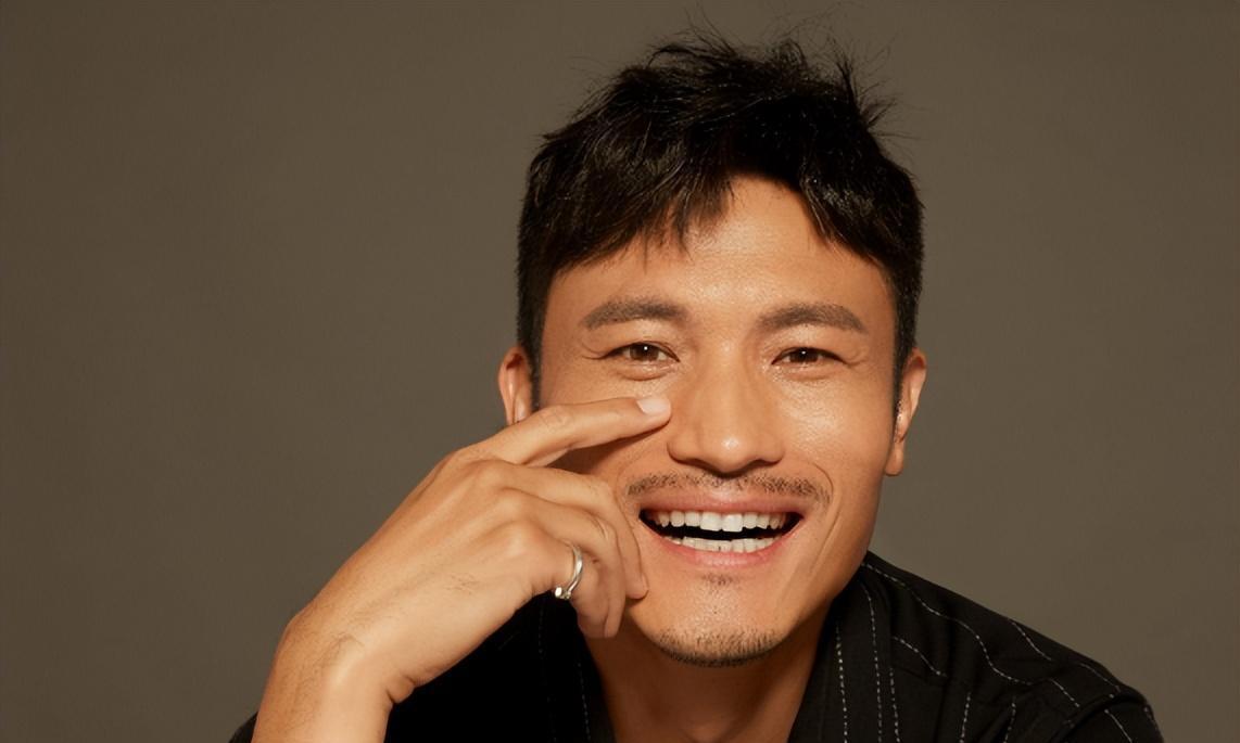 耿乐:从画家到演员的蜕变,人生起伏背后的故事 耿乐,这个名字或许并不