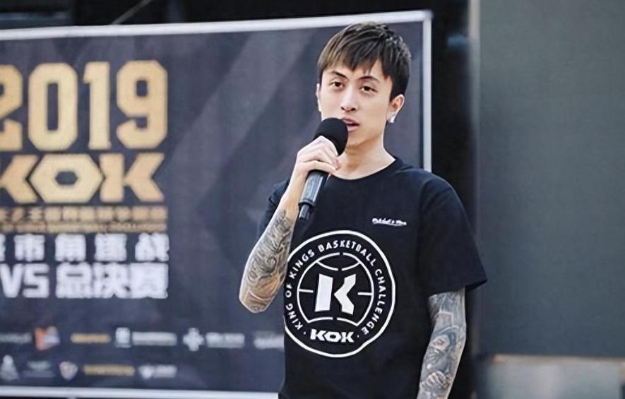 "秦奋:身份成谜 这位绅士的家产甚至比王思聪还要丰厚,曾一句"那我呢?