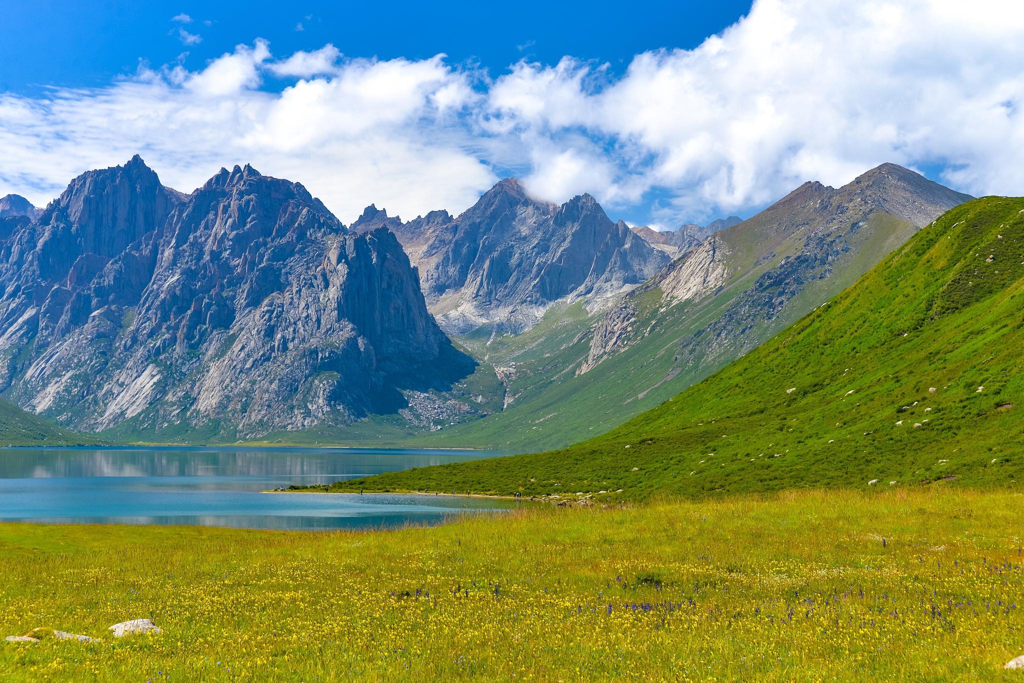 在大地的心脏,藏匿着一个宛如仙境的秘密——年宝玉则风景区.
