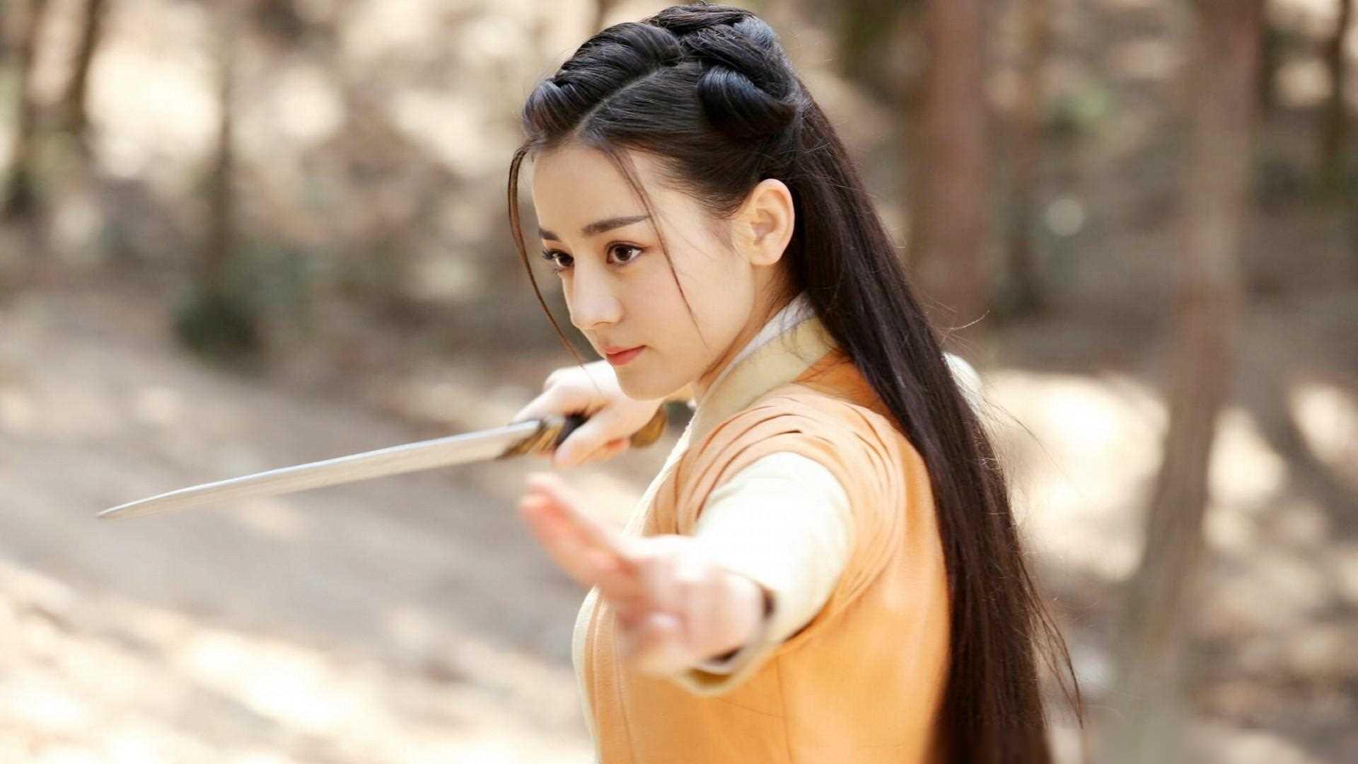 命运与梦想:肖雨雨的娱乐圈之路 肖雨雨与杨幂不仅是多年好友,还是