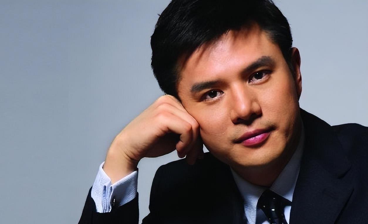 赵普:从央视宠儿到直播带货的坎坷历程 赵普,这位曾经的央视主持人,因