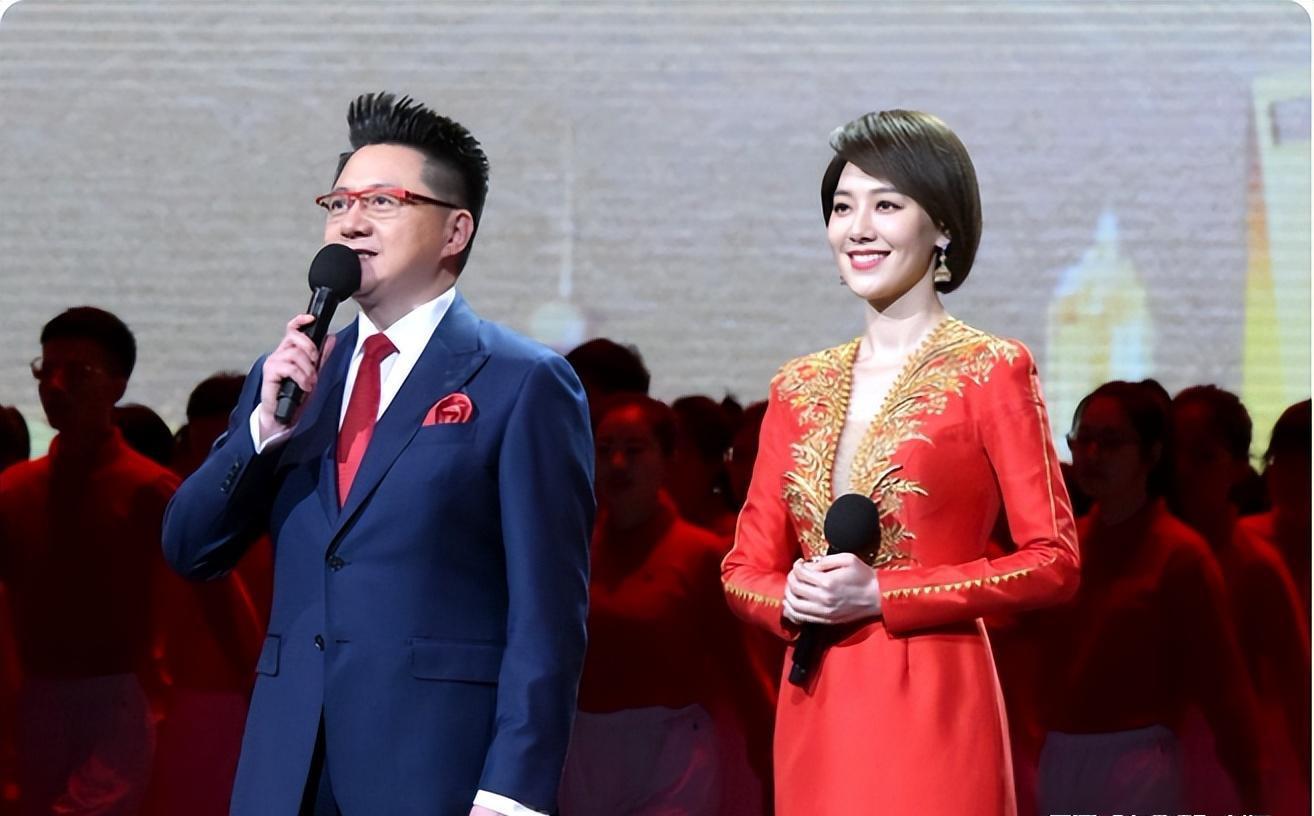 理性祝福,期待美好未来 王冠是备受瞩目的中国综艺节目主持人,以其