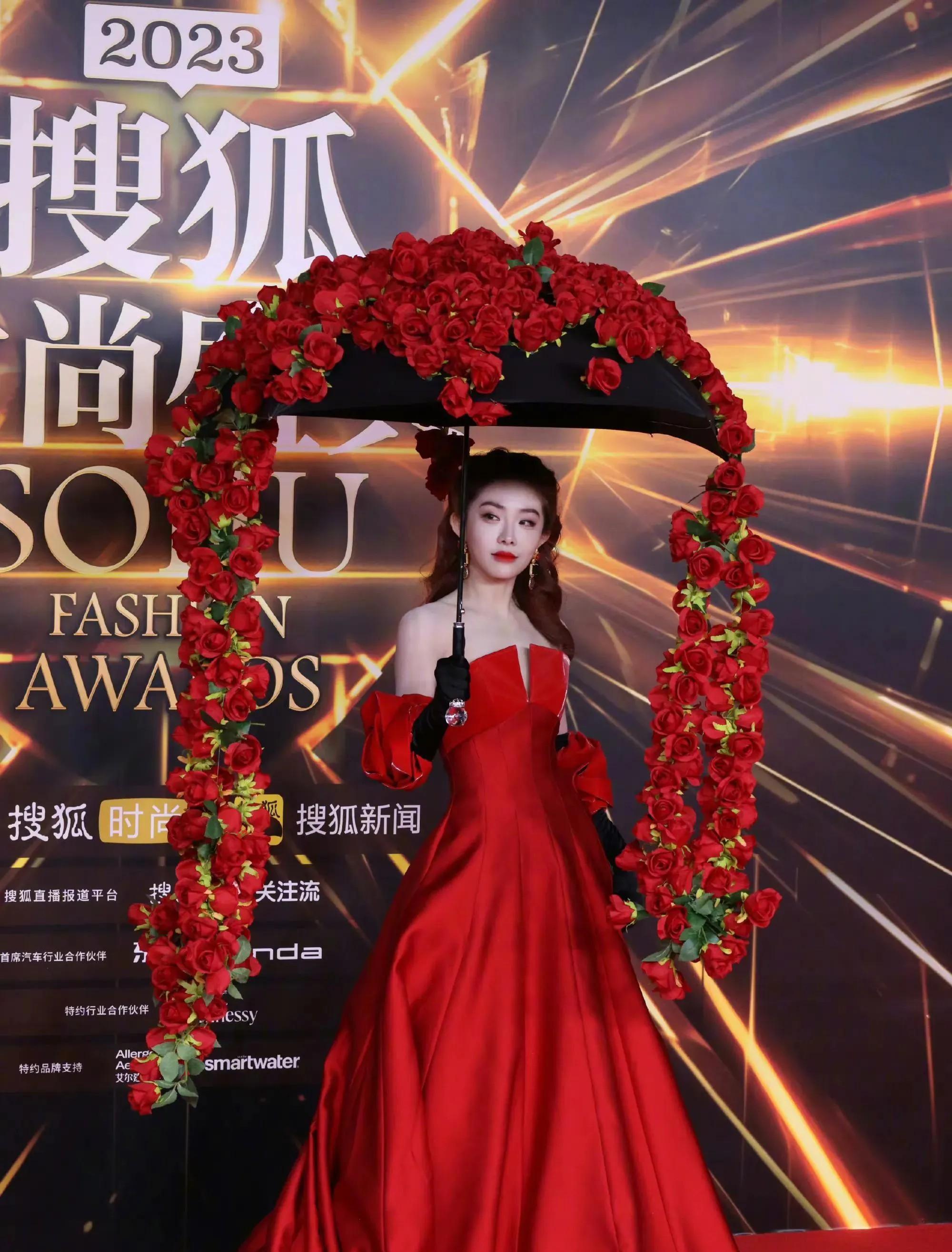 抖音主播红毯=抖音年度盛典走红毯