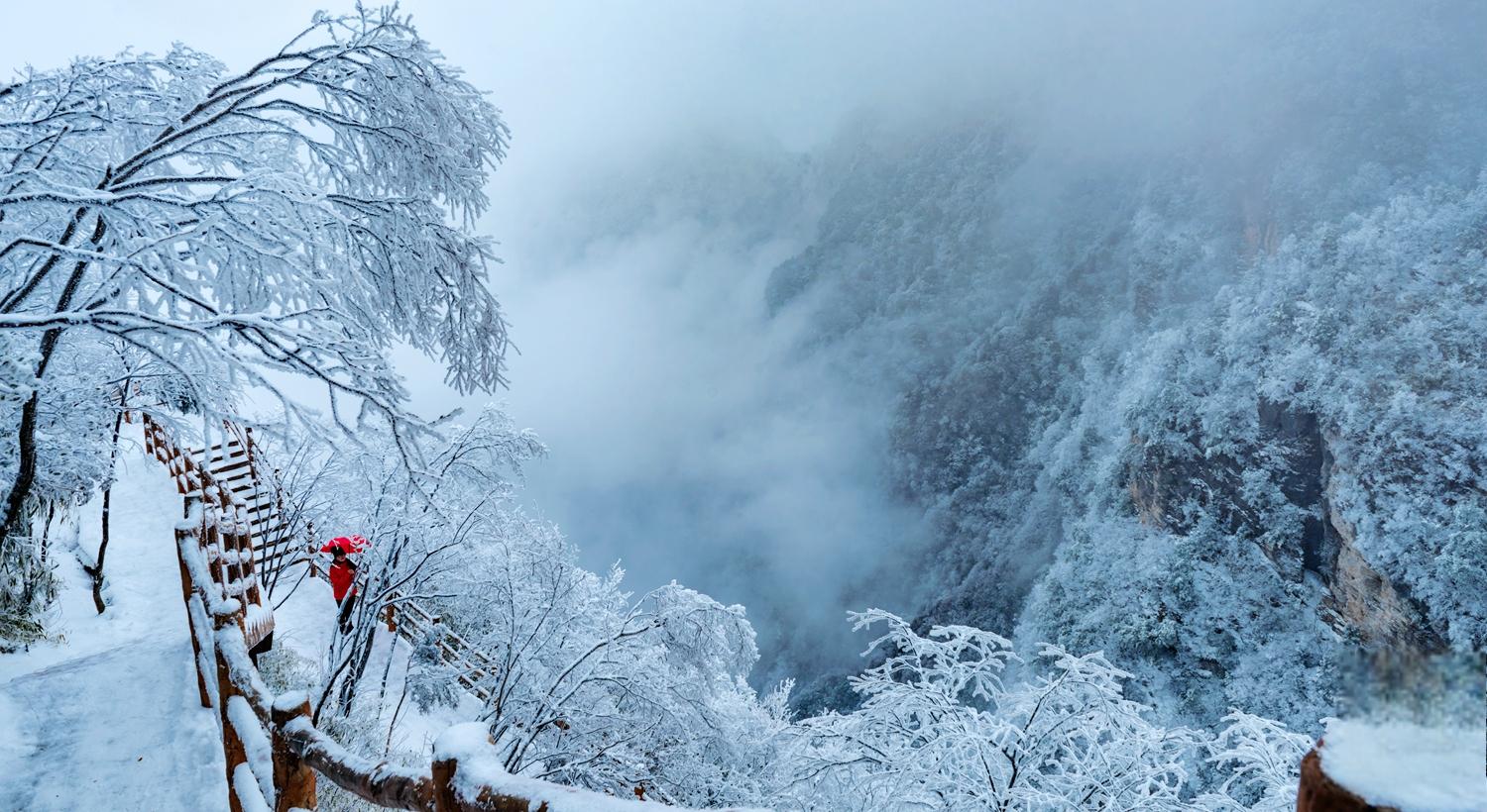 四川达州八台山:冬日里的缤纷色彩和神秘魅力 冬天的旅行,总让人陷入