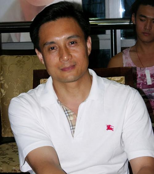 王伯昭:从"小白龙"到卤肉店老板,演艺生涯的波折与人生的智慧 王伯昭