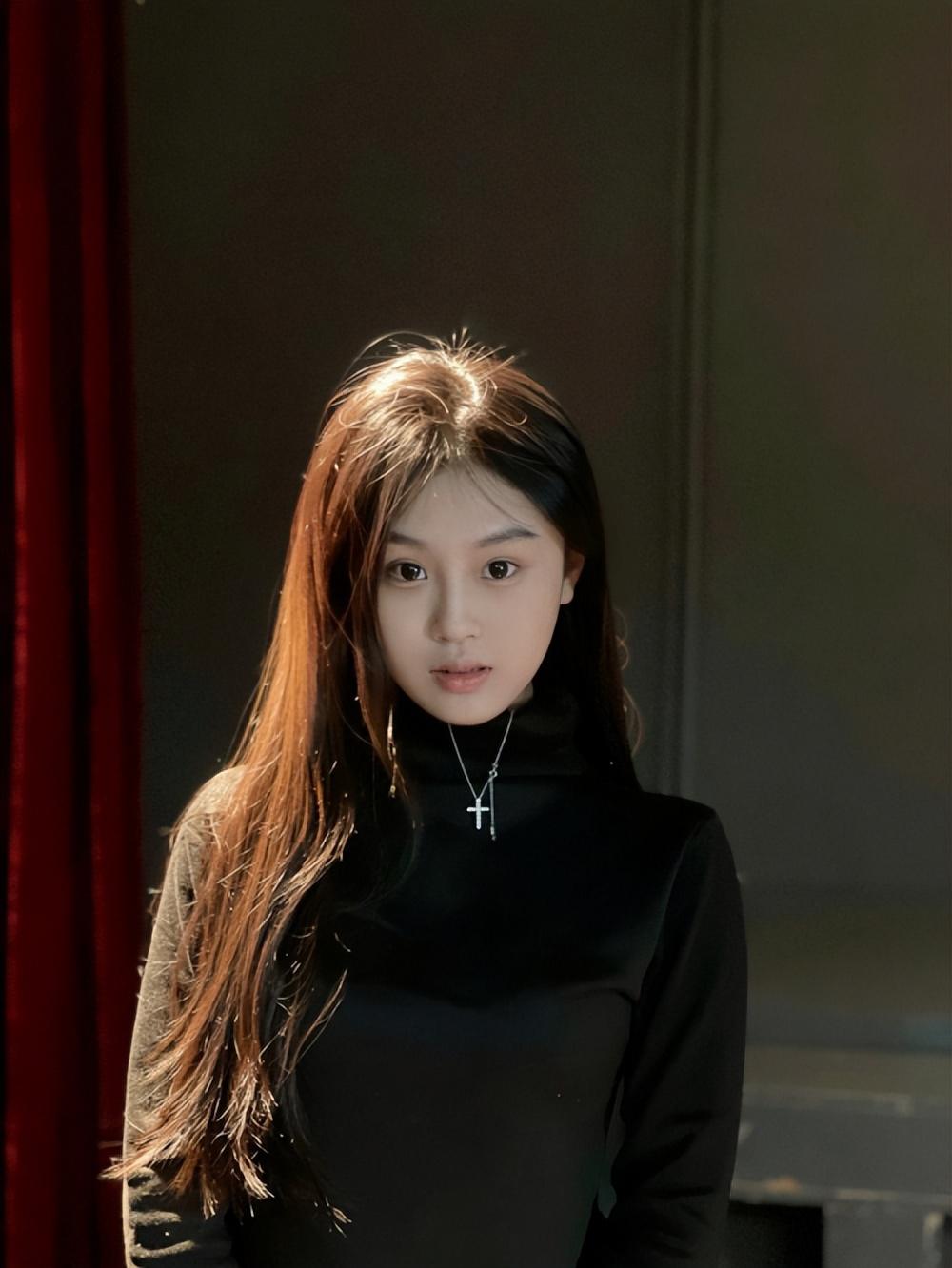 林畅:坚定内心的力量,迎接演艺之路的挑战 林畅,一个热爱音乐和舞蹈的