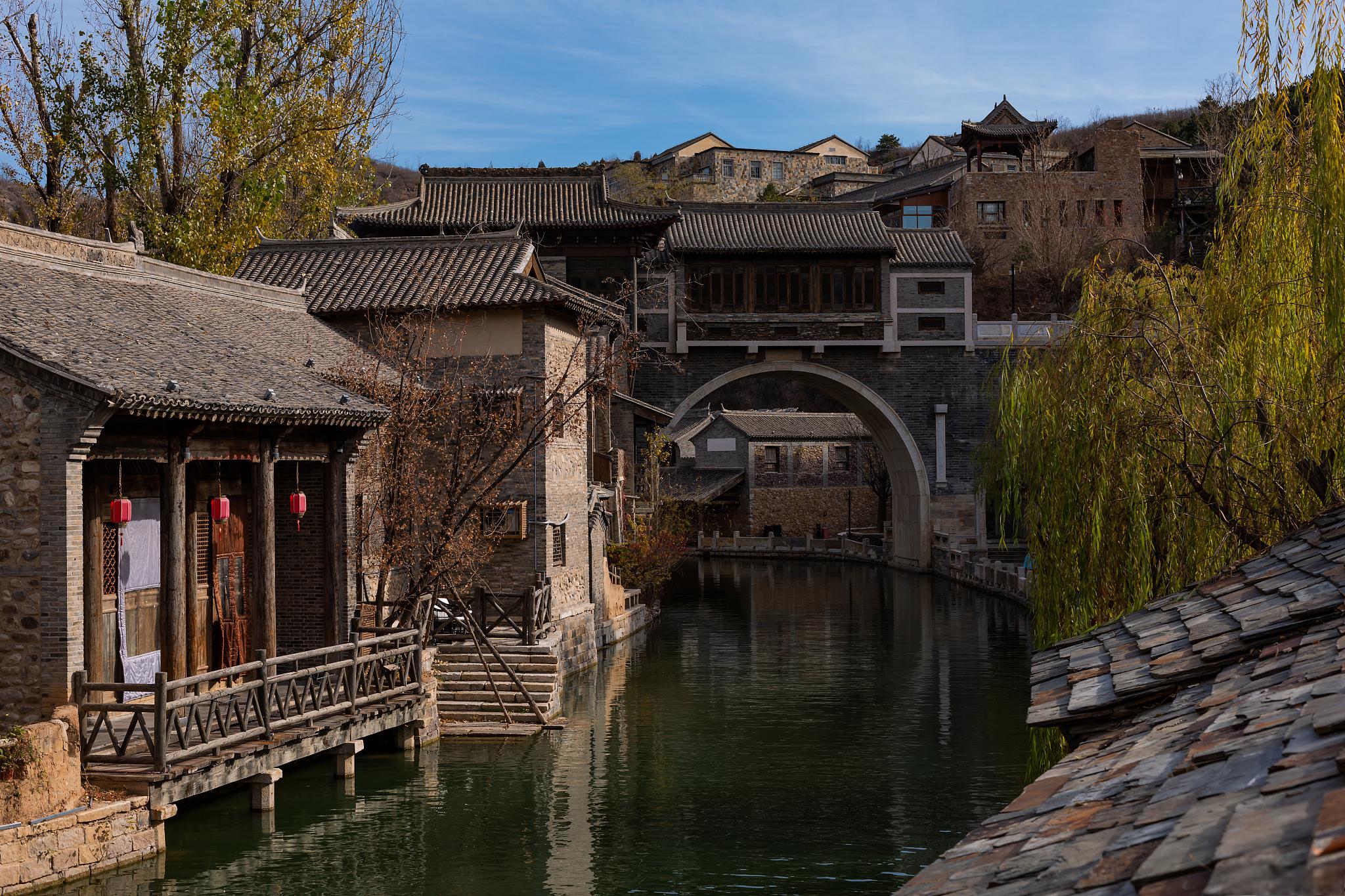 古北水镇:历史悠久,风景如画 古北水镇位于北京密云区,是一颗璀璨的