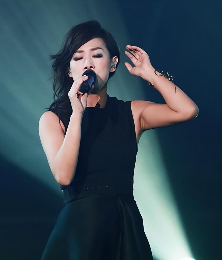 林忆莲回归乐坛,拼凑照片引猜测 林忆莲突然现身并连发九条动态,拼凑