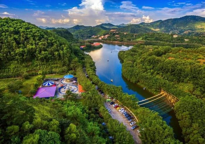 梅州雁山湖风景区:广东省的一颗璀璨明珠 梅州雁山湖风景区,位于梅州